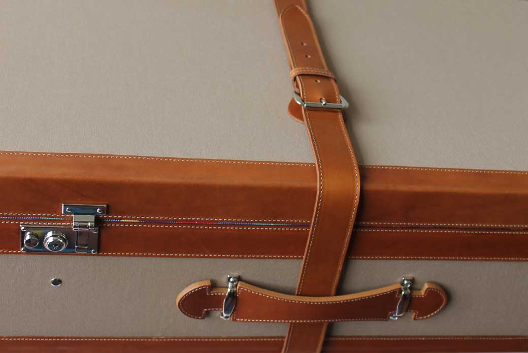 valigia rigida ricoperta in tessuto originale per capotes Sonnenland e rifinita in pelle